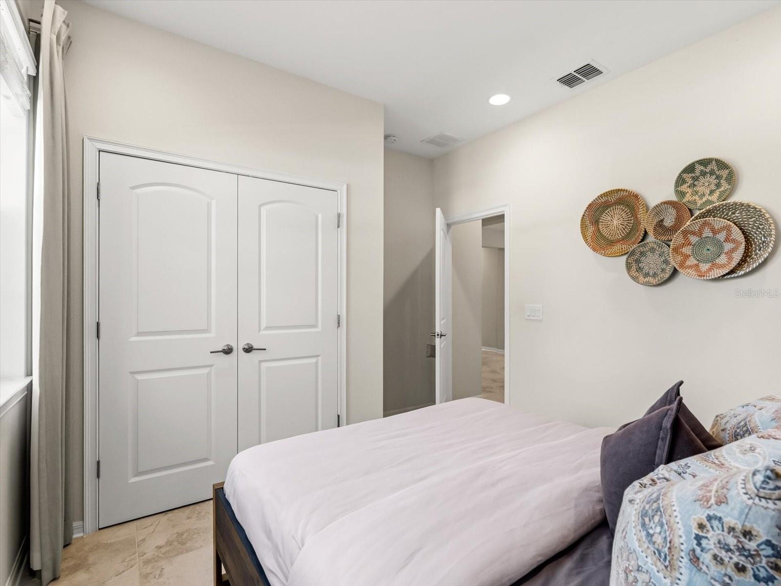 WATERSIDE ON JOHNS LAKE - Residential