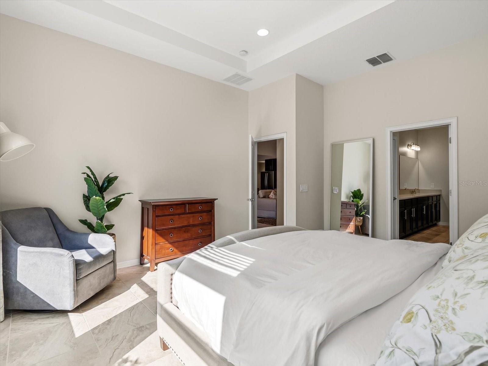 WATERSIDE ON JOHNS LAKE - Residential