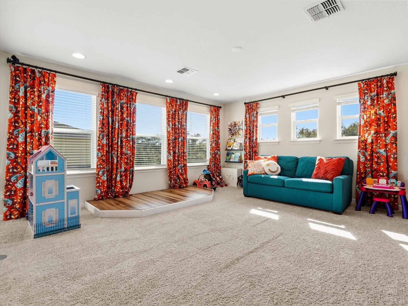 WATERSIDE ON JOHNS LAKE - Residential