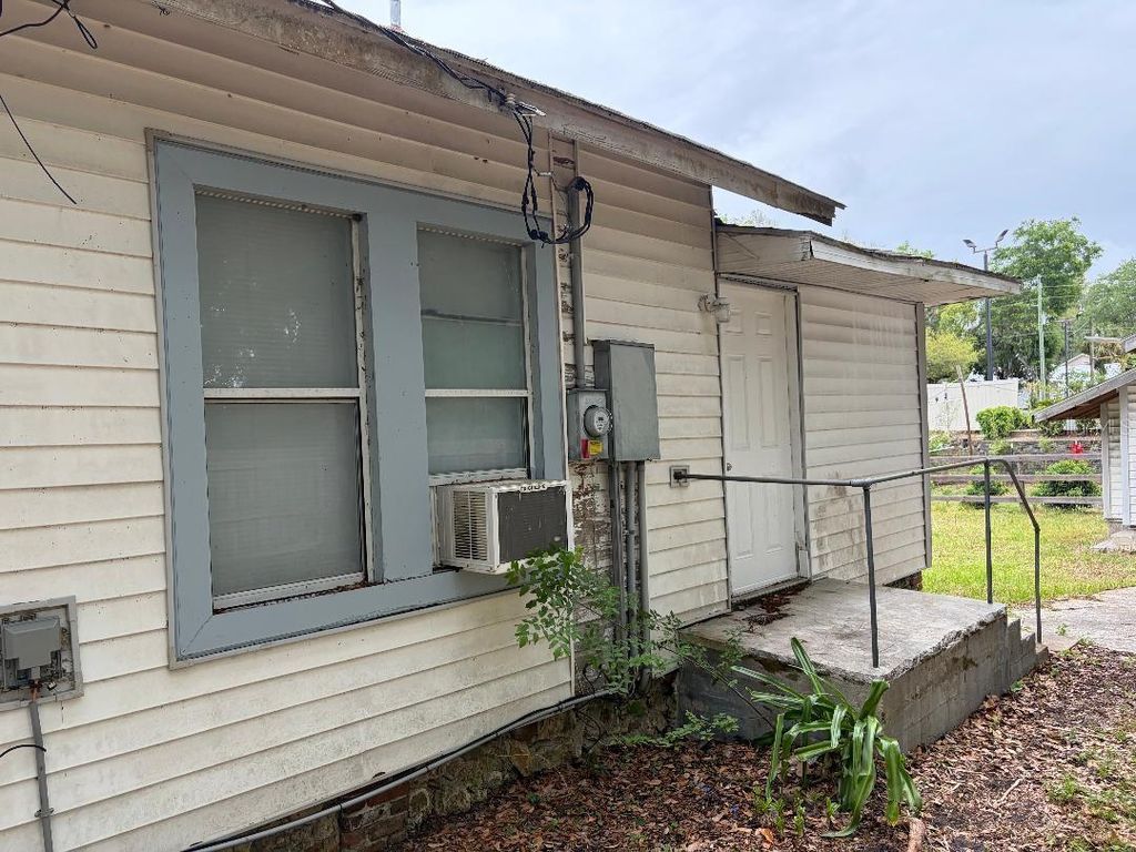 Photo of 31 NW 4th Street, Williston, FL 32696 (MLS # GC539230)