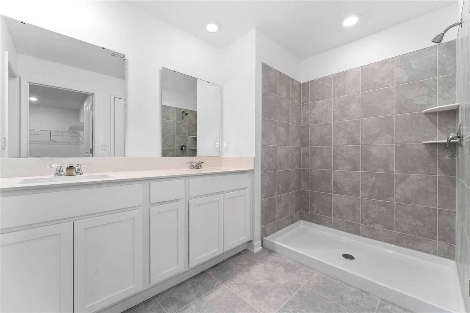 LEOMAS LNDG PH 1 - Residential