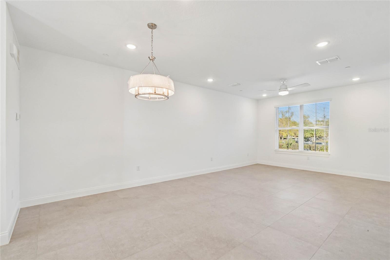 TOWNES AT NORTHLAKE - Residential