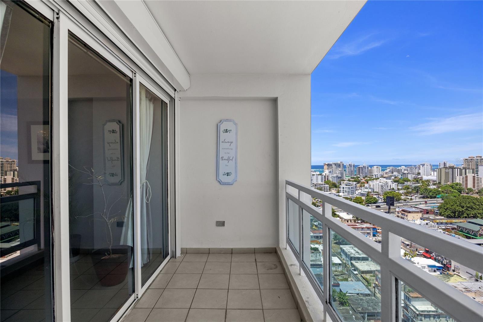 METRO PLAZA TOWERS - Residential