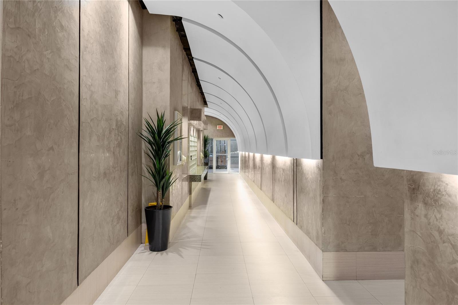 METRO PLAZA TOWERS - Residential