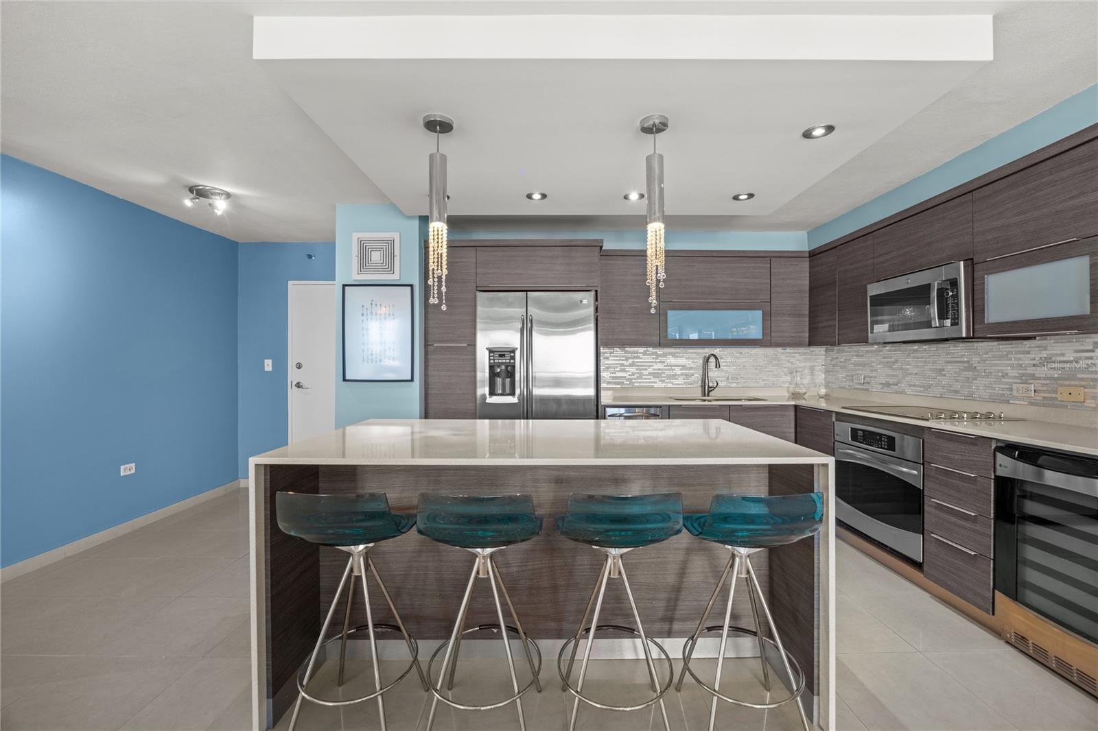 METRO PLAZA TOWERS - Residential