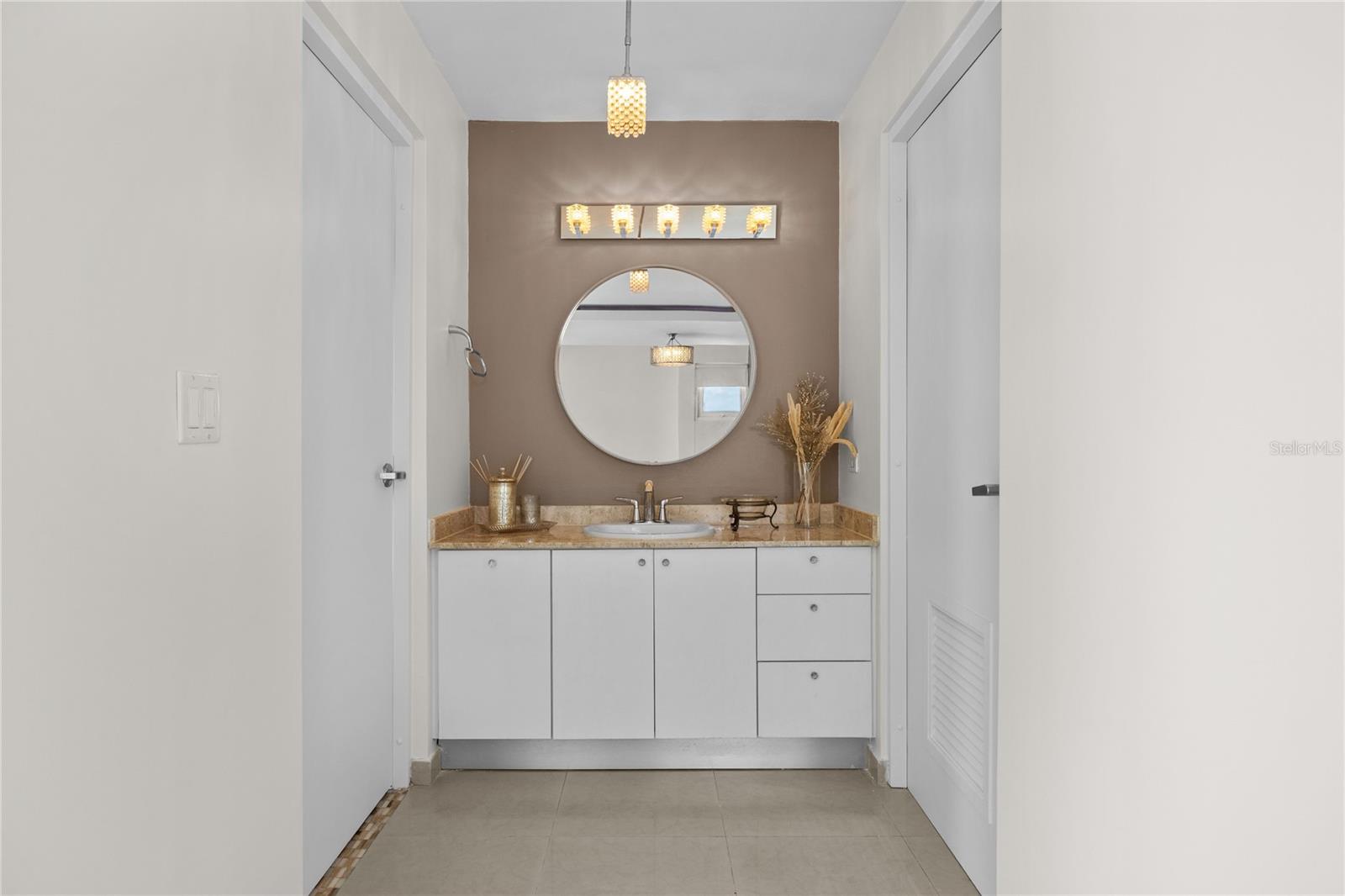 METRO PLAZA TOWERS - Residential