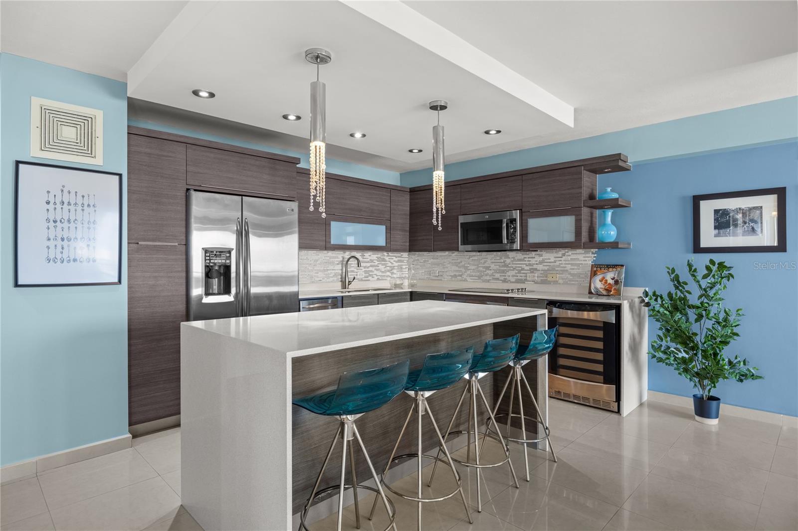 METRO PLAZA TOWERS - Residential