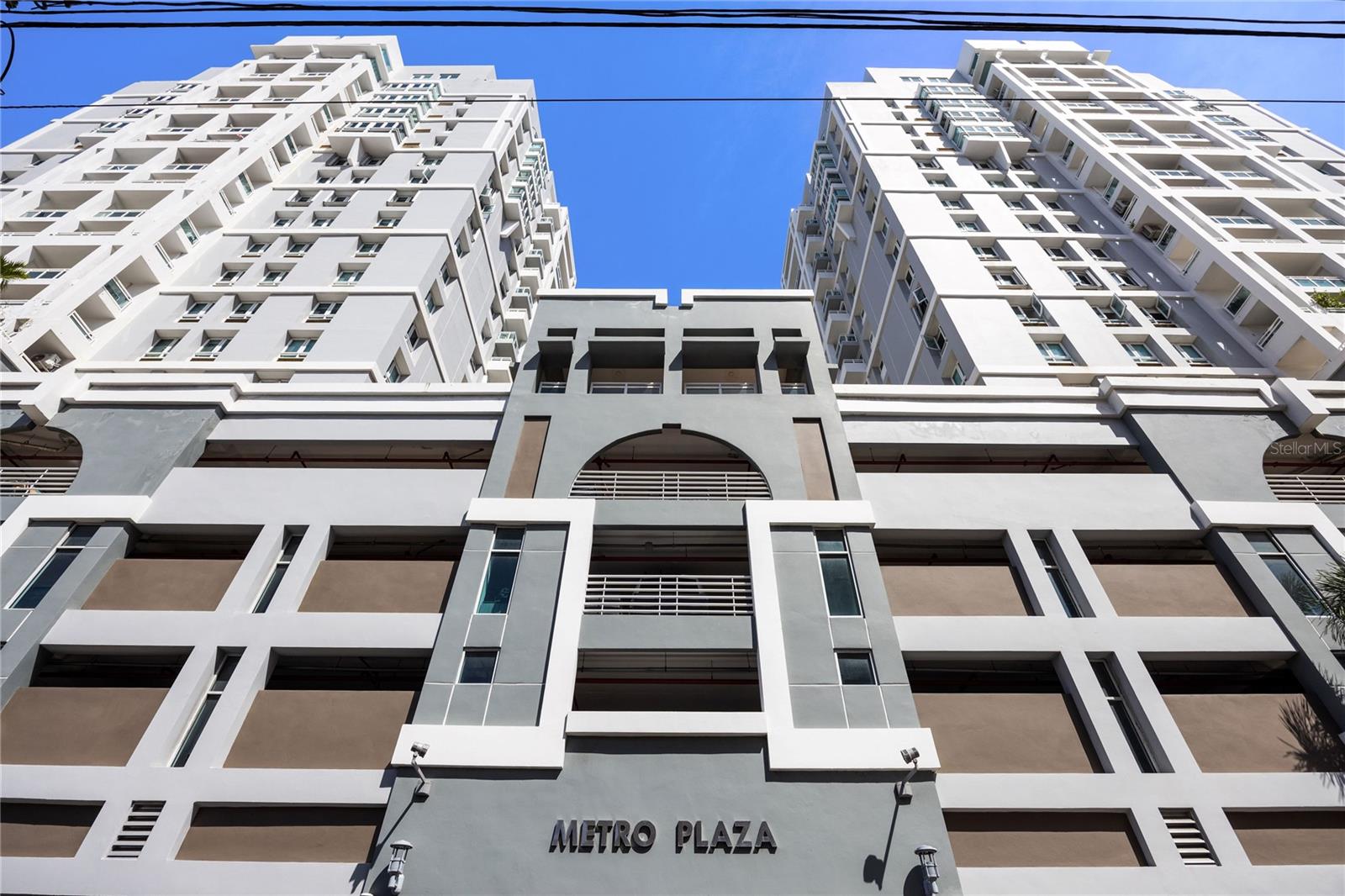 METRO PLAZA TOWERS - Residential