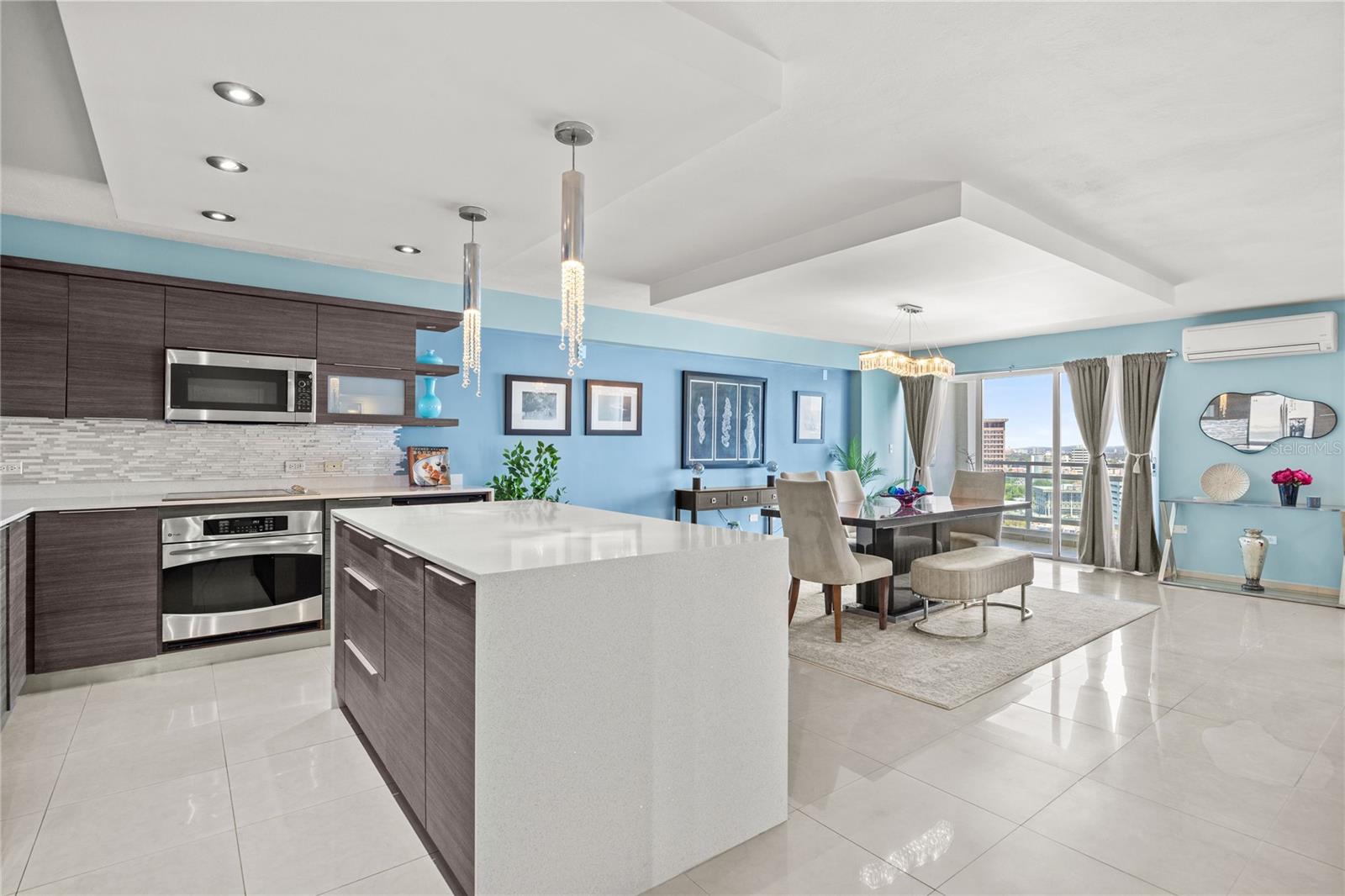 METRO PLAZA TOWERS - Residential