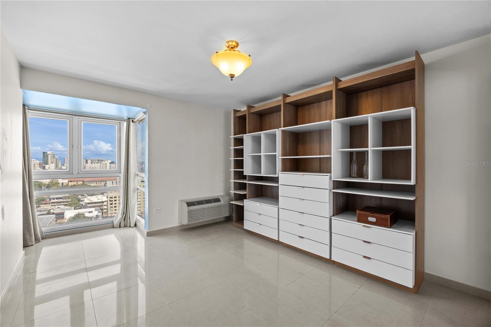 METRO PLAZA TOWERS - Residential