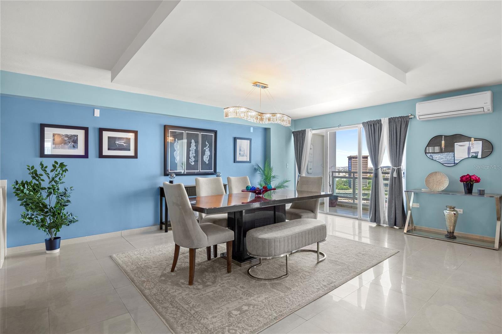 METRO PLAZA TOWERS - Residential