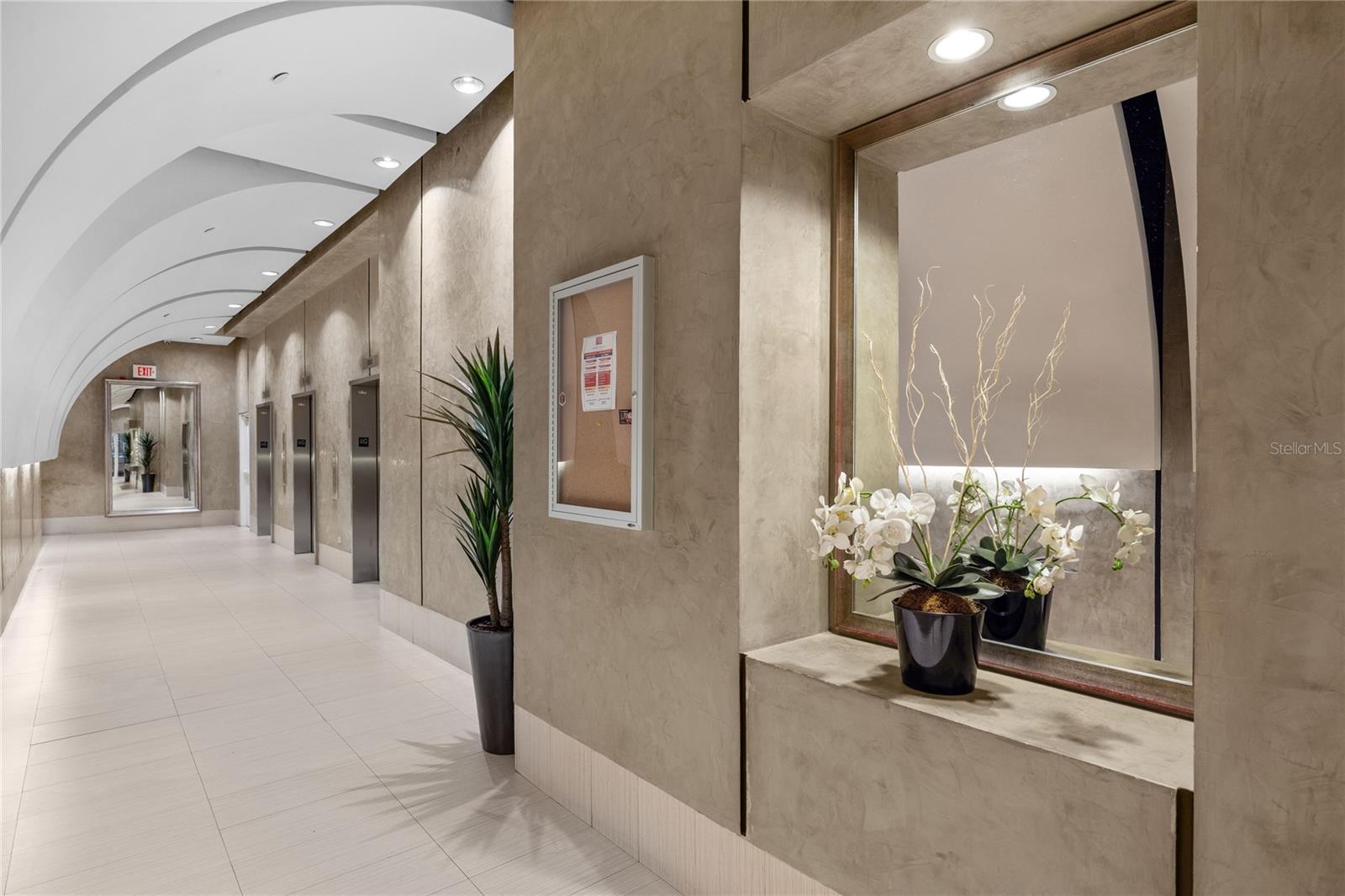 METRO PLAZA TOWERS - Residential