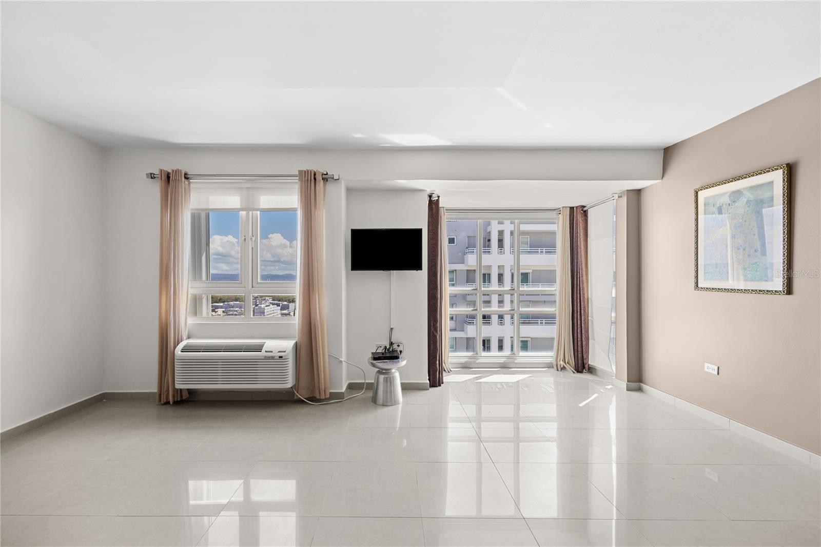 METRO PLAZA TOWERS - Residential