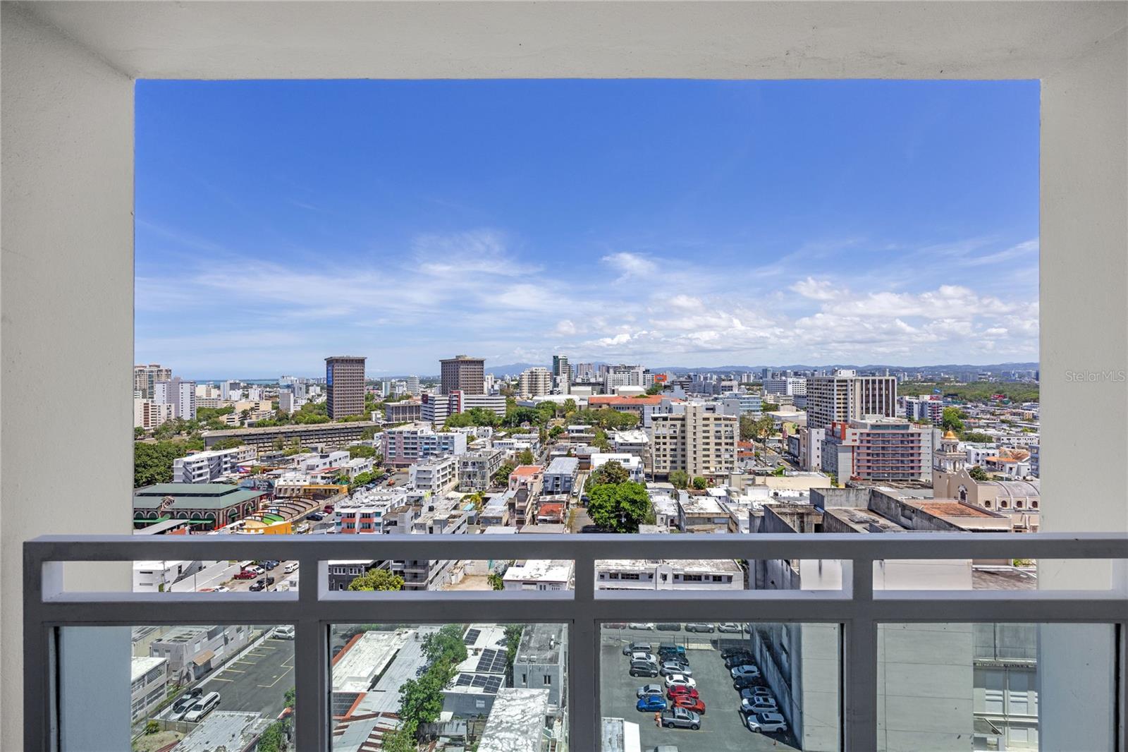 METRO PLAZA TOWERS - Residential