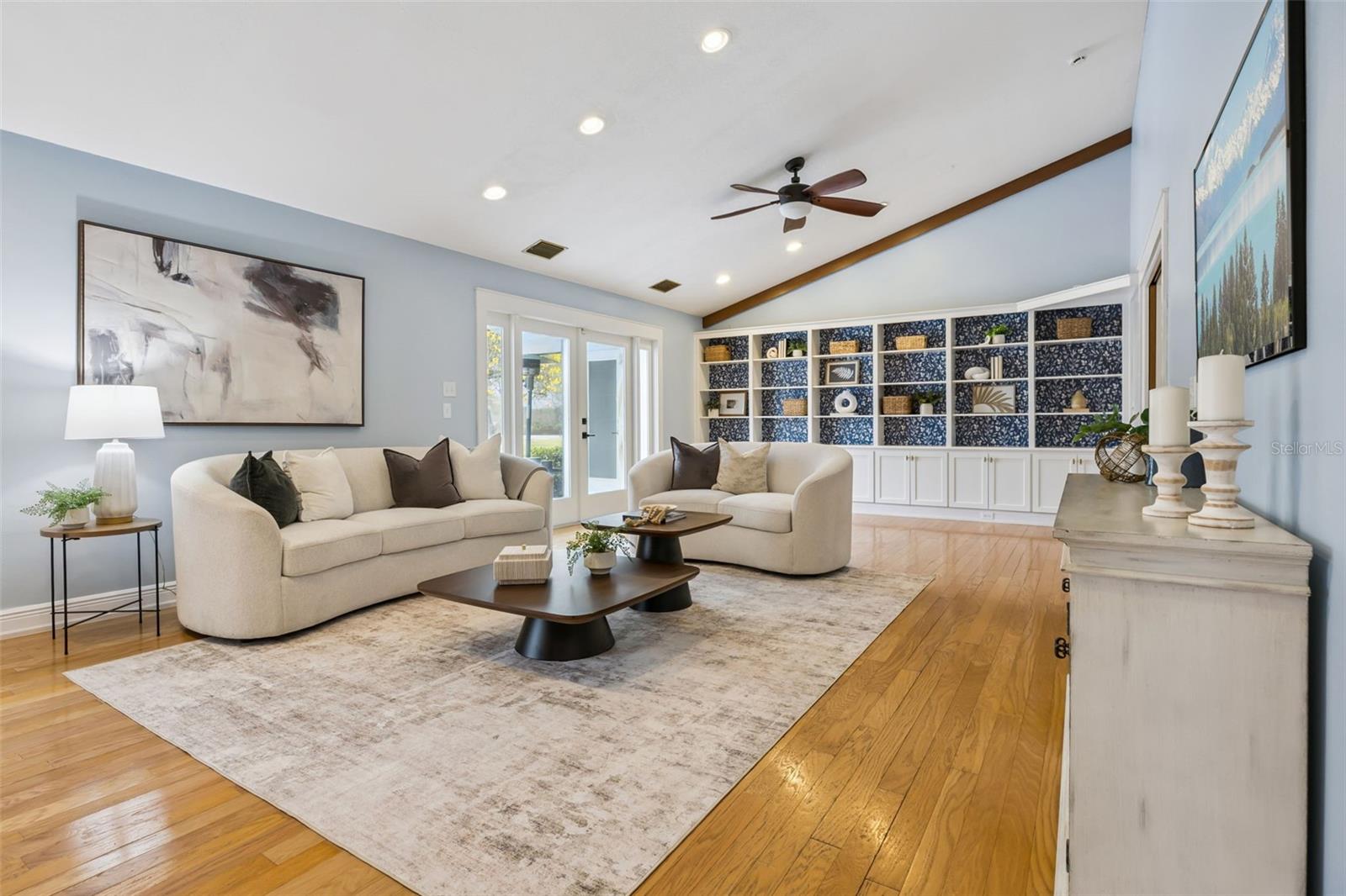 COUNTRY LAKES - Residential