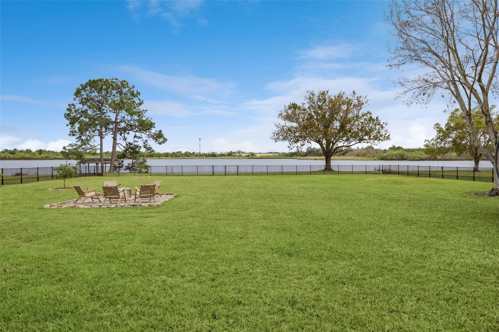 COUNTRY LAKES - Residential