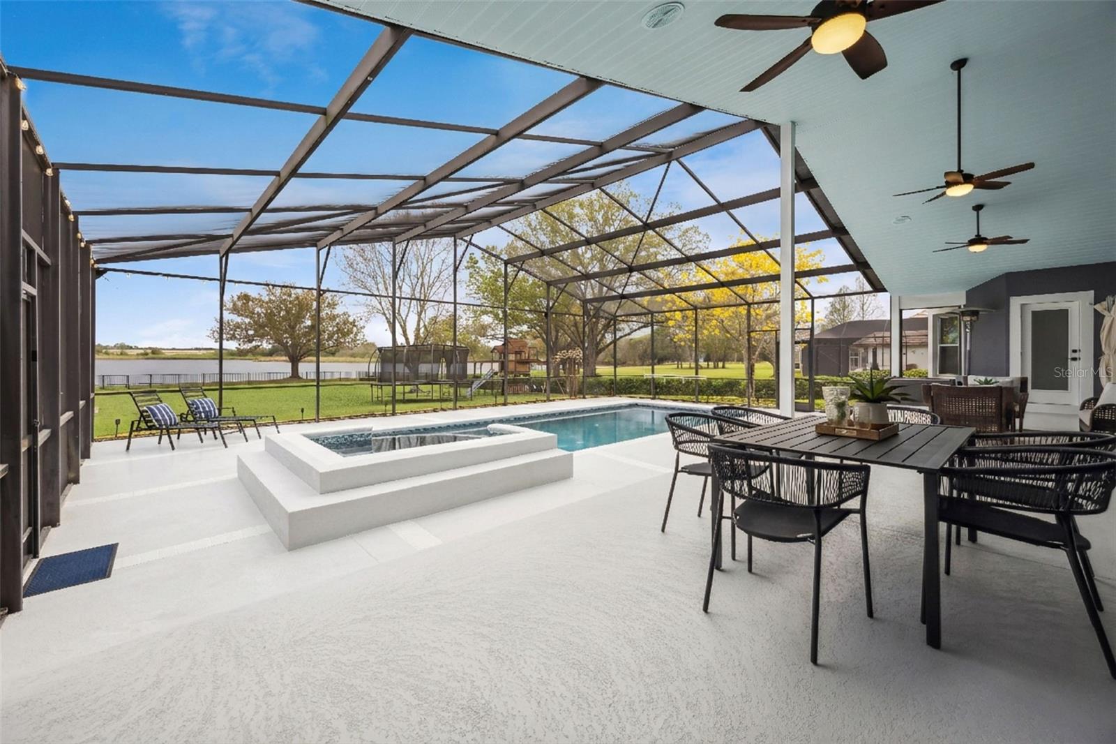 COUNTRY LAKES - Residential