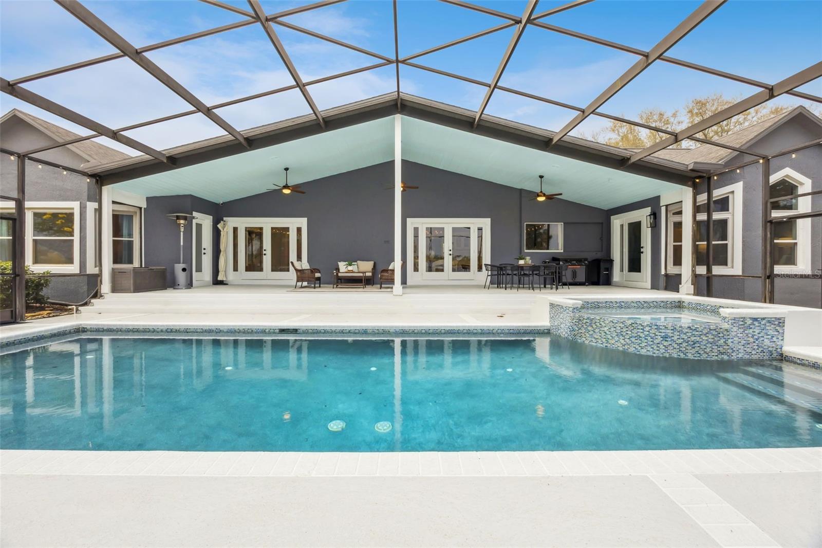 COUNTRY LAKES - Residential