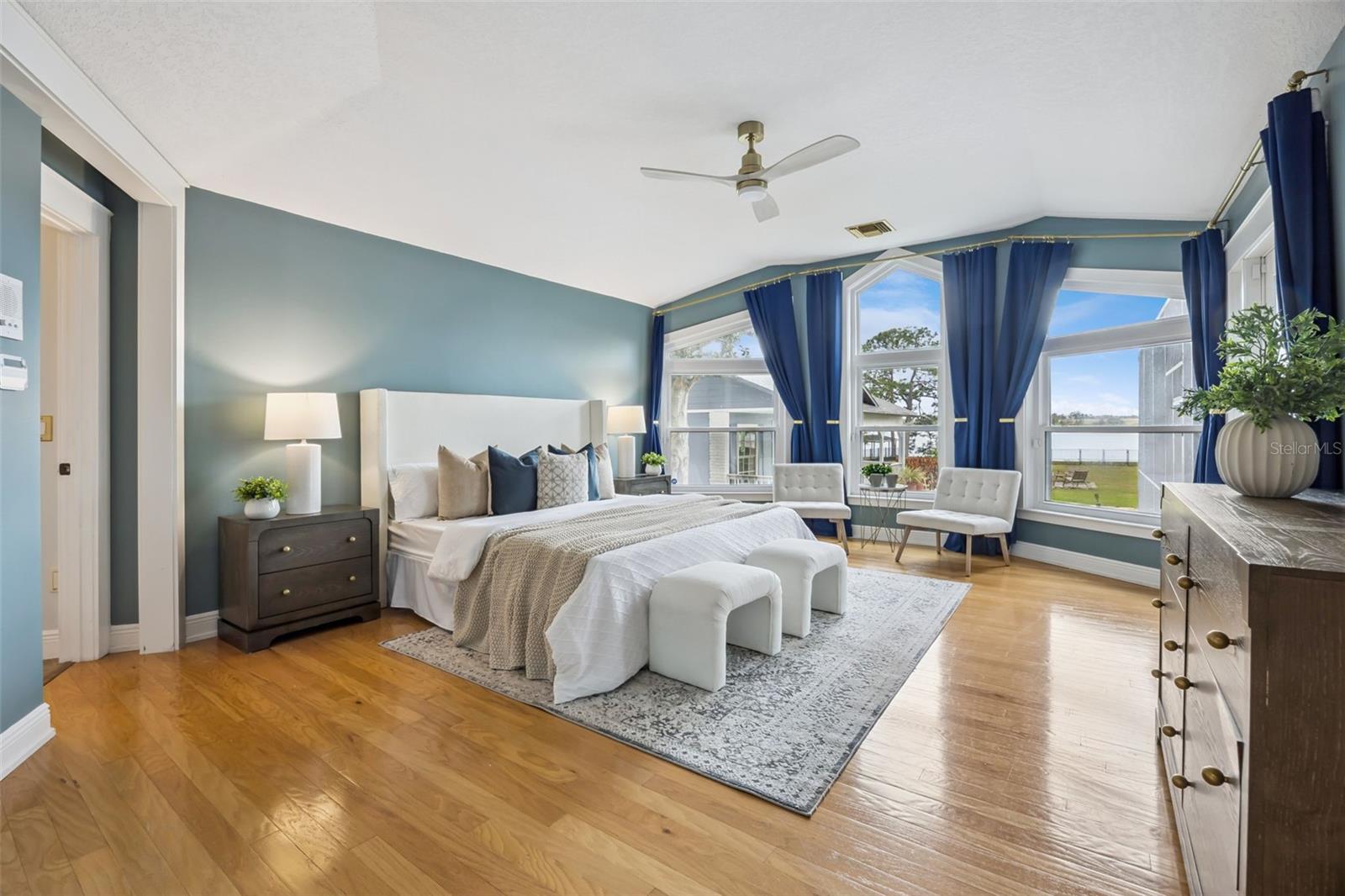 COUNTRY LAKES - Residential