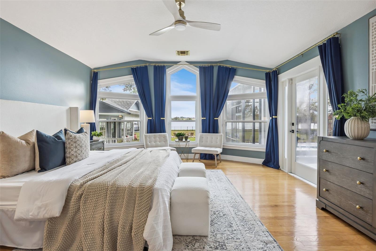 COUNTRY LAKES - Residential