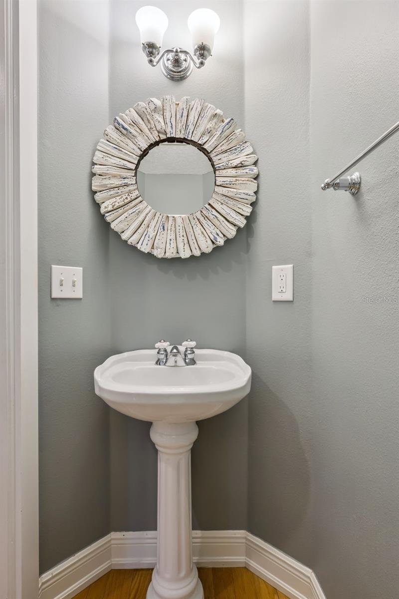 COUNTRY LAKES - Residential