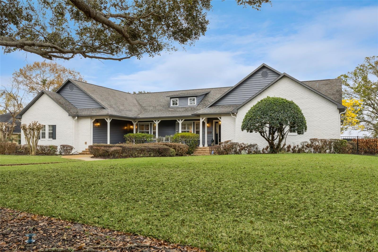 COUNTRY LAKES - Residential