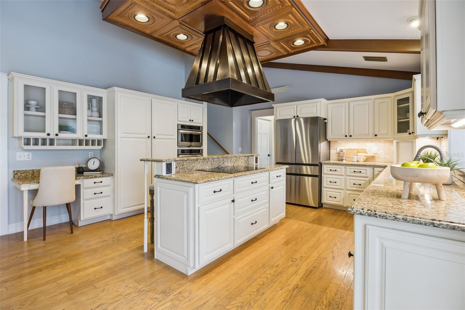 COUNTRY LAKES - Residential