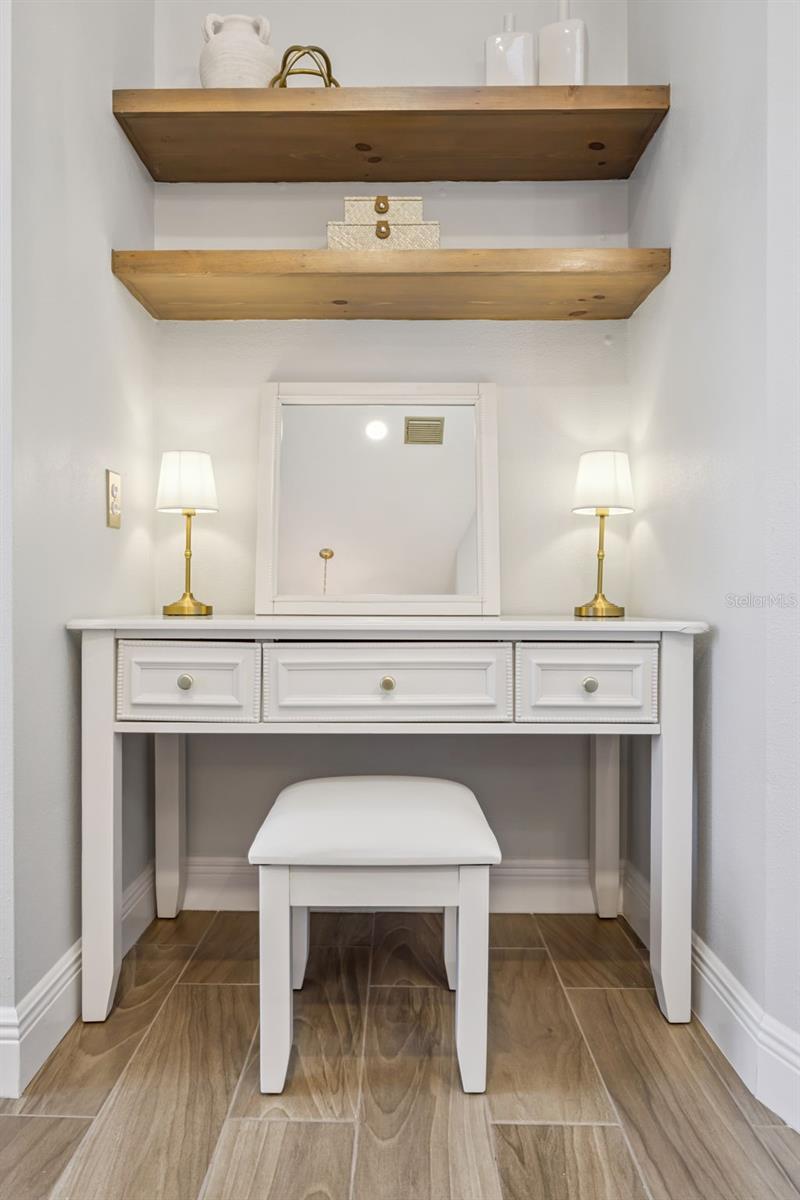 COUNTRY LAKES - Residential