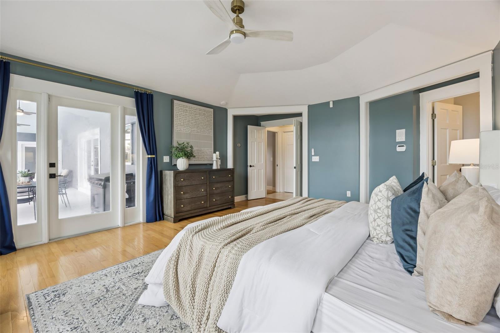 COUNTRY LAKES - Residential