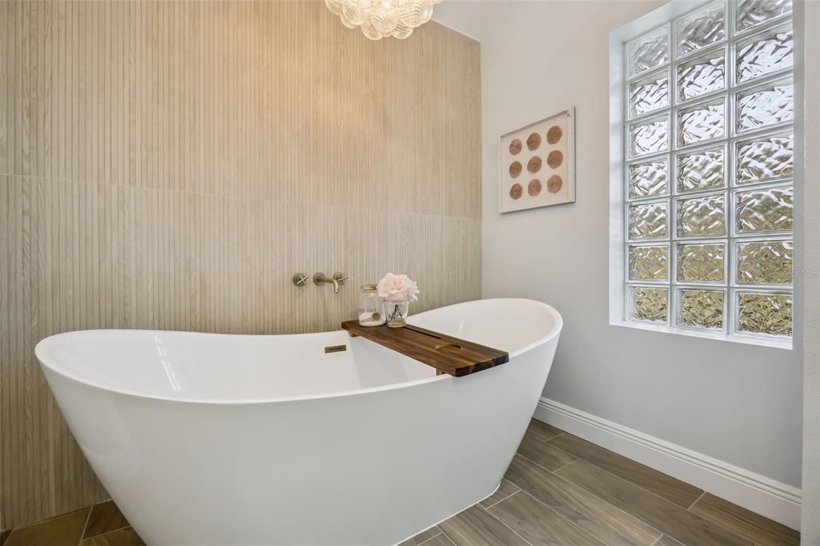 COUNTRY LAKES - Residential