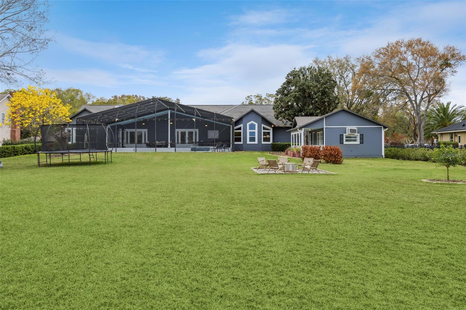 COUNTRY LAKES - Residential