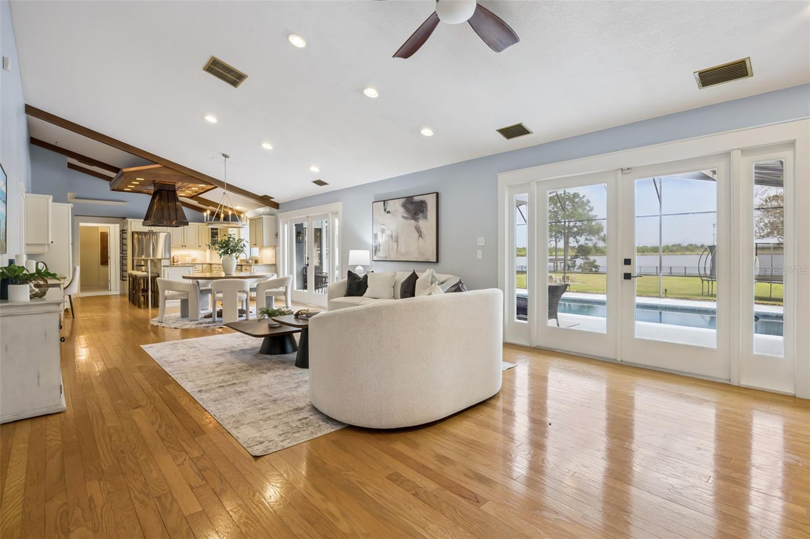 COUNTRY LAKES - Residential