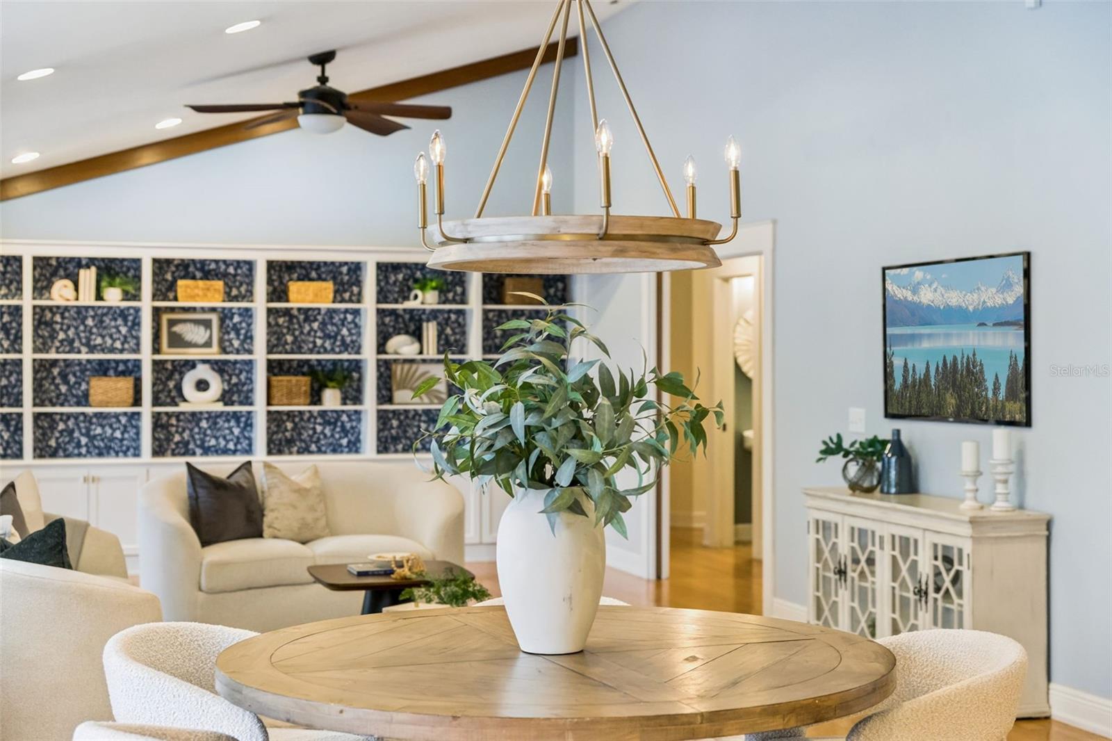 COUNTRY LAKES - Residential