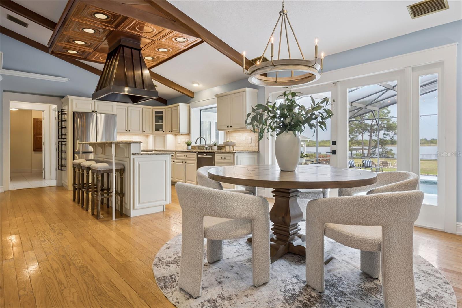 COUNTRY LAKES - Residential