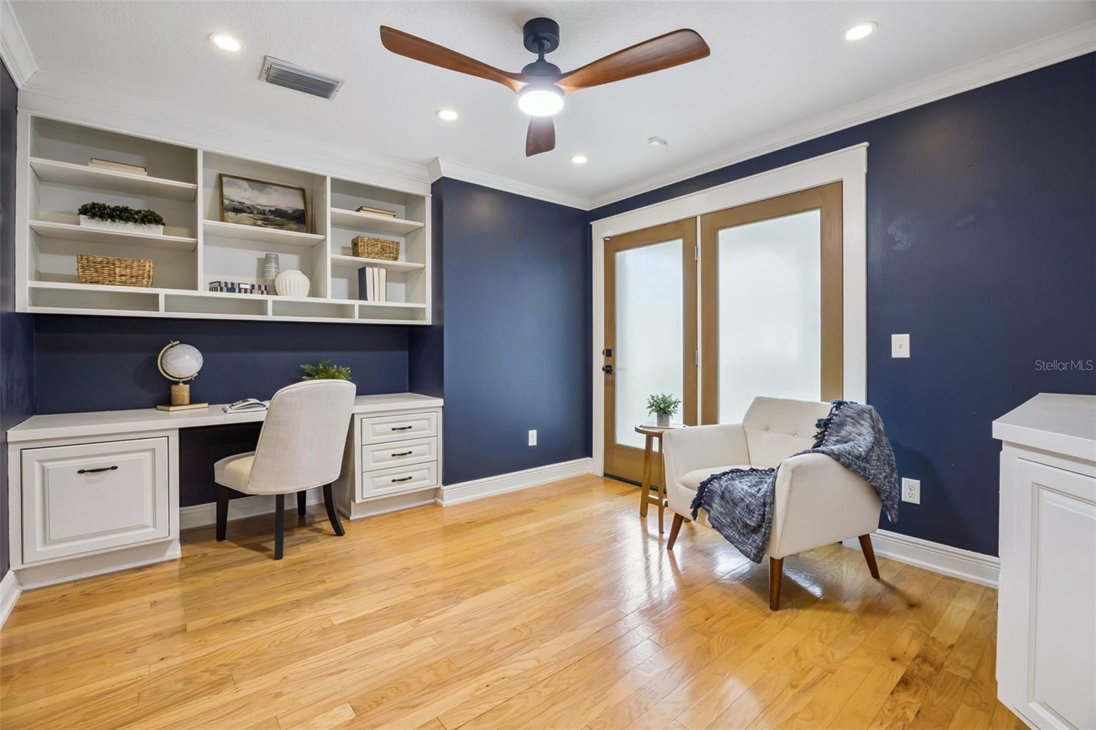 COUNTRY LAKES - Residential