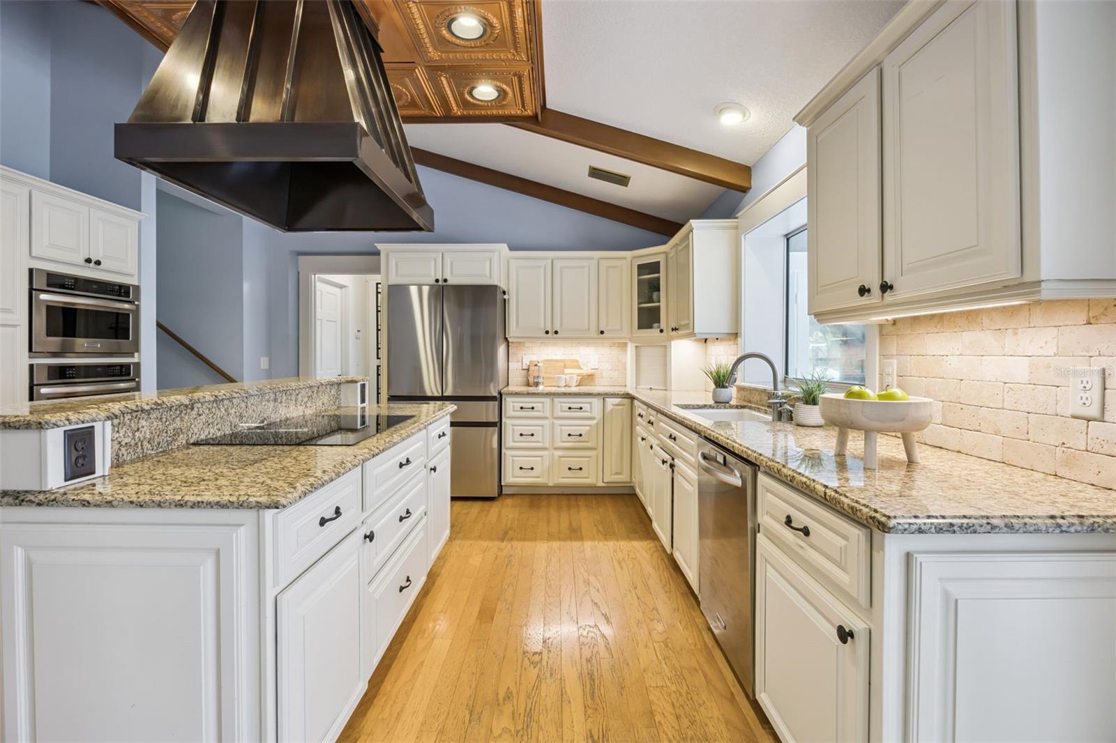 COUNTRY LAKES - Residential