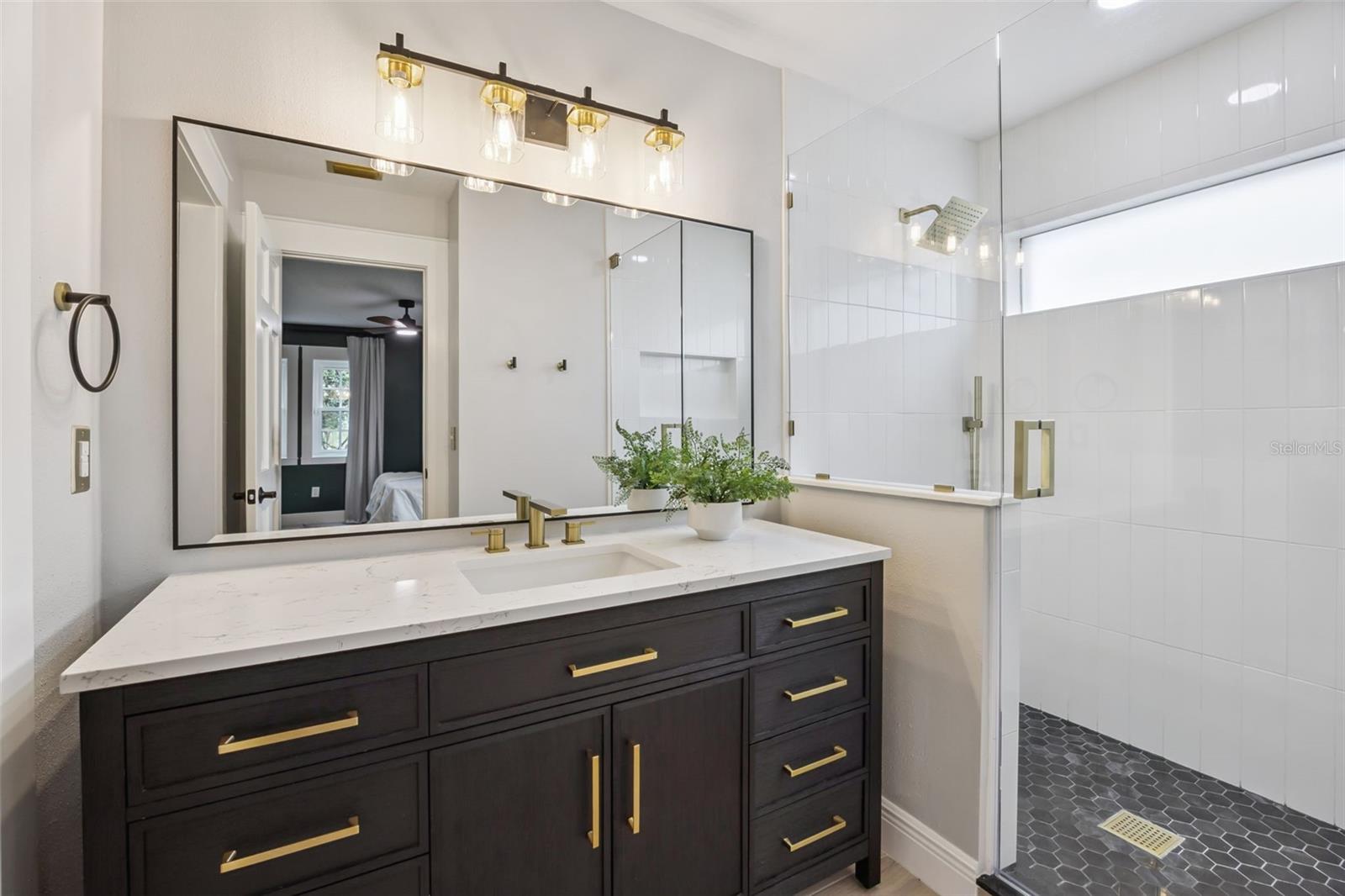 COUNTRY LAKES - Residential