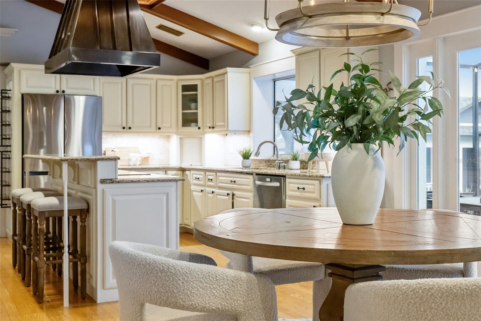 COUNTRY LAKES - Residential