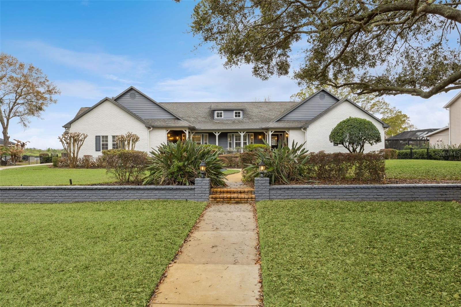 COUNTRY LAKES - Residential