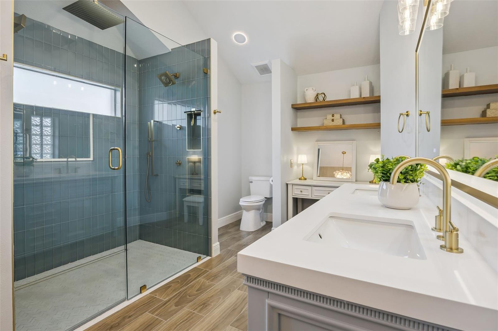 COUNTRY LAKES - Residential