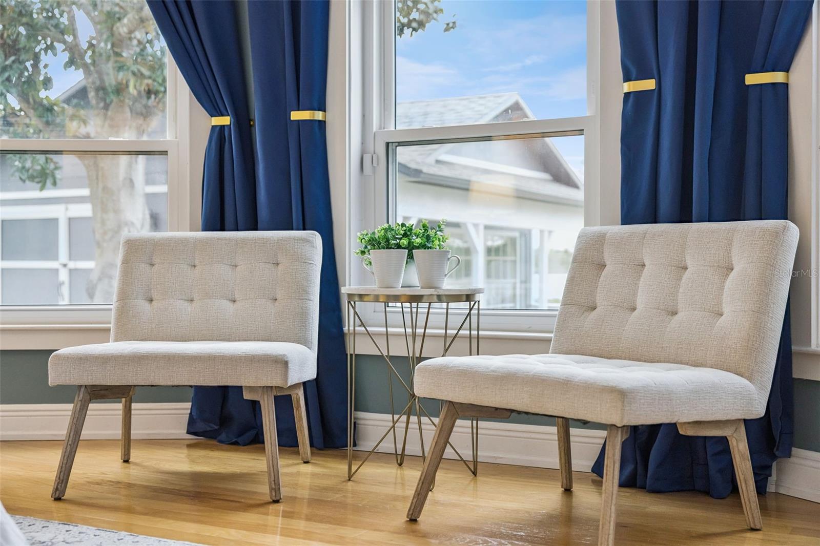 COUNTRY LAKES - Residential