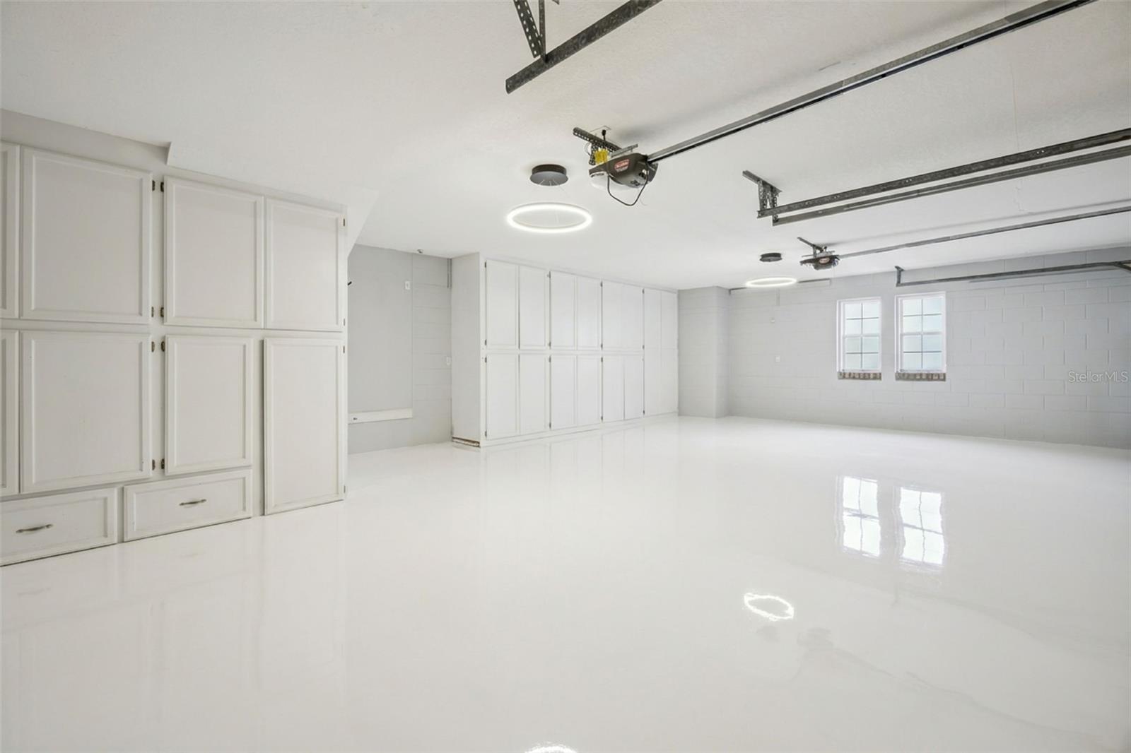 COUNTRY LAKES - Residential