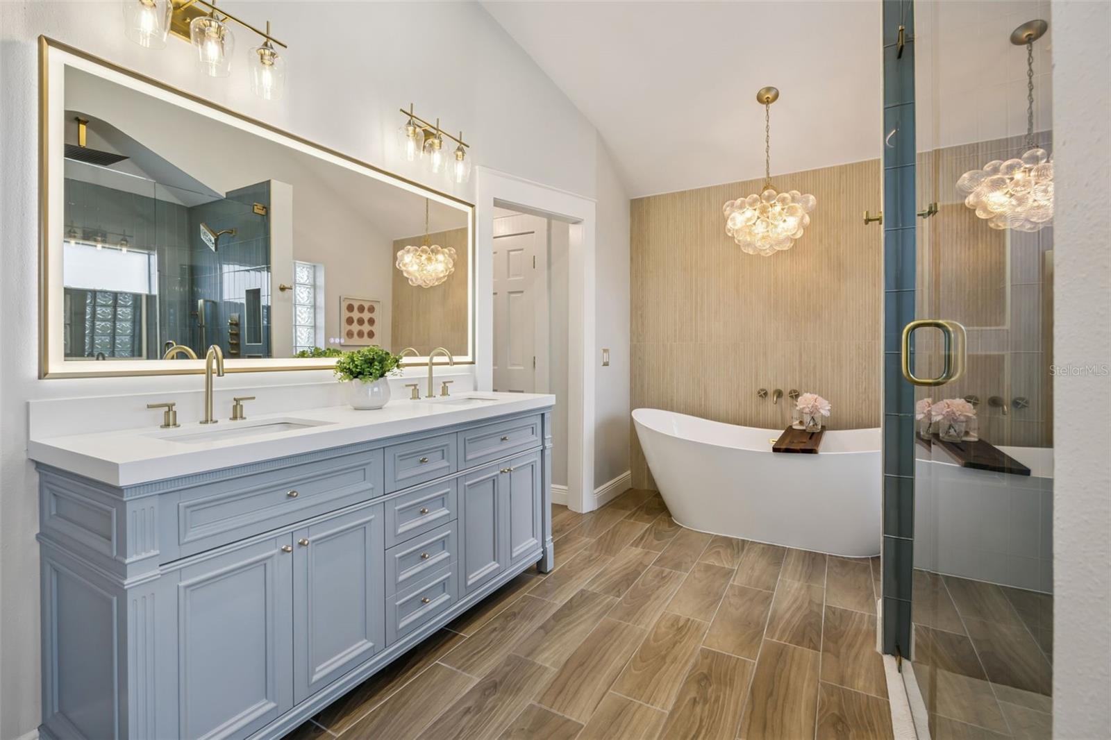 COUNTRY LAKES - Residential