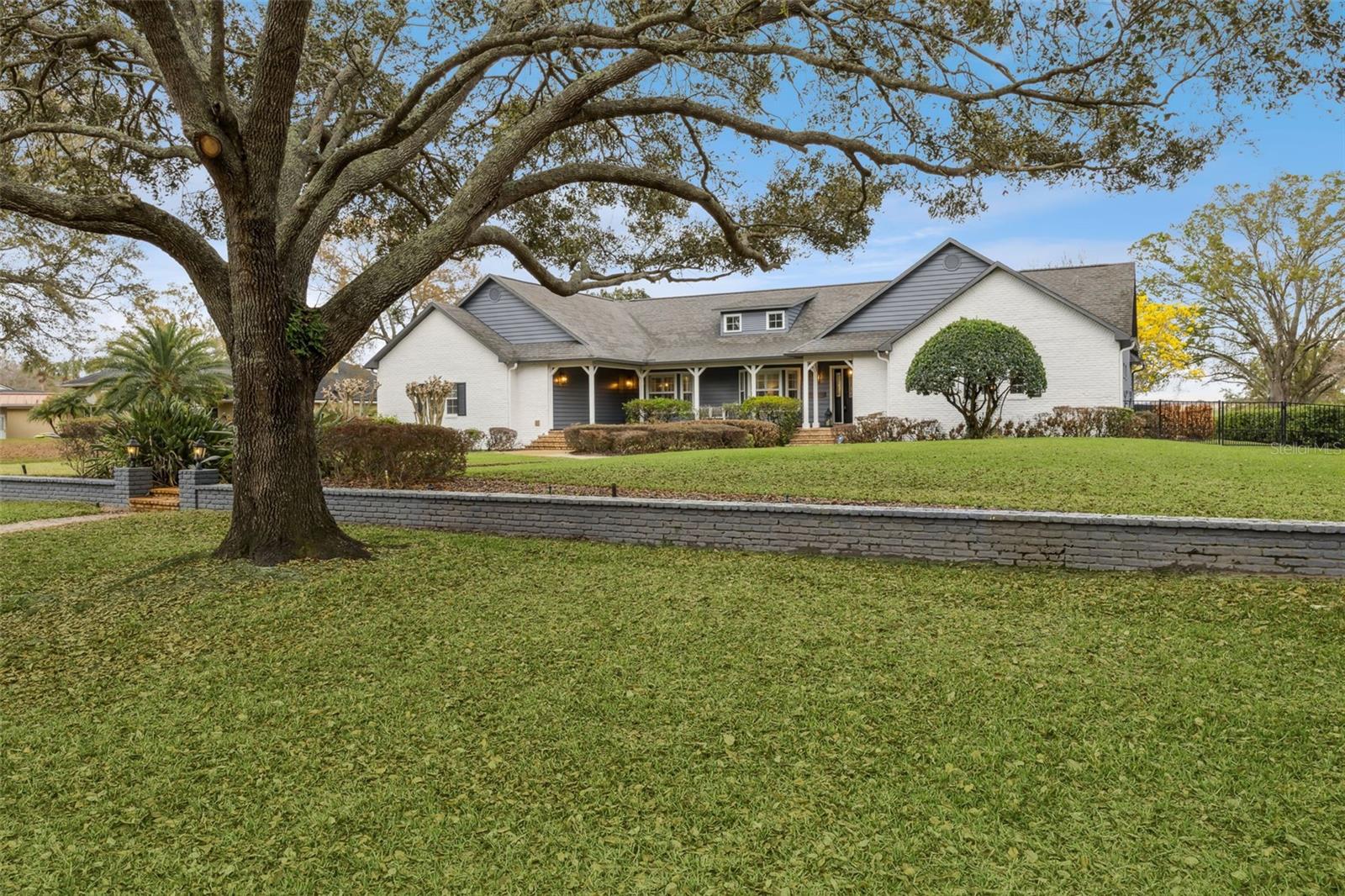 COUNTRY LAKES - Residential