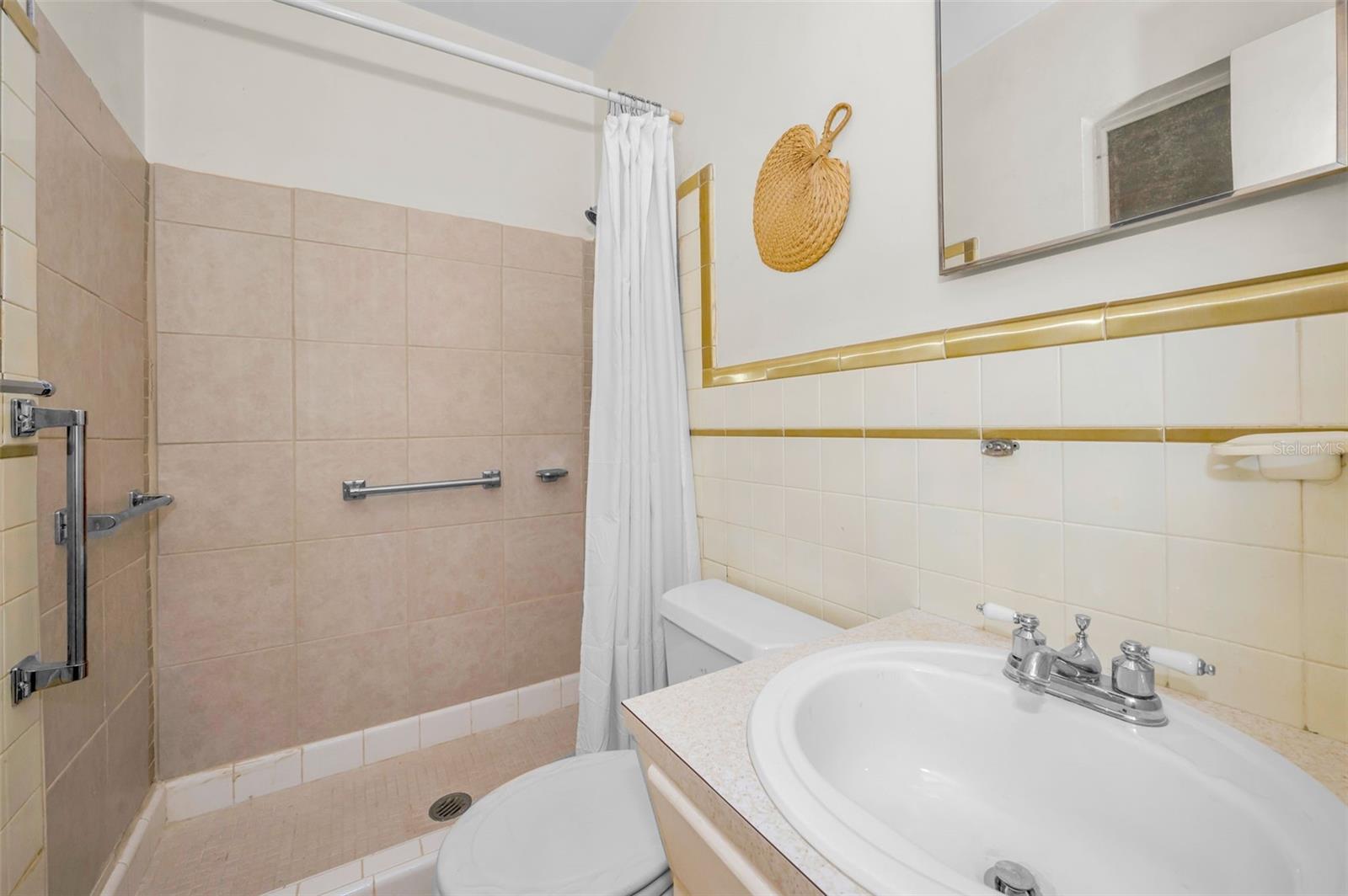 CLEARVIEW OAKS CONDO - Residential