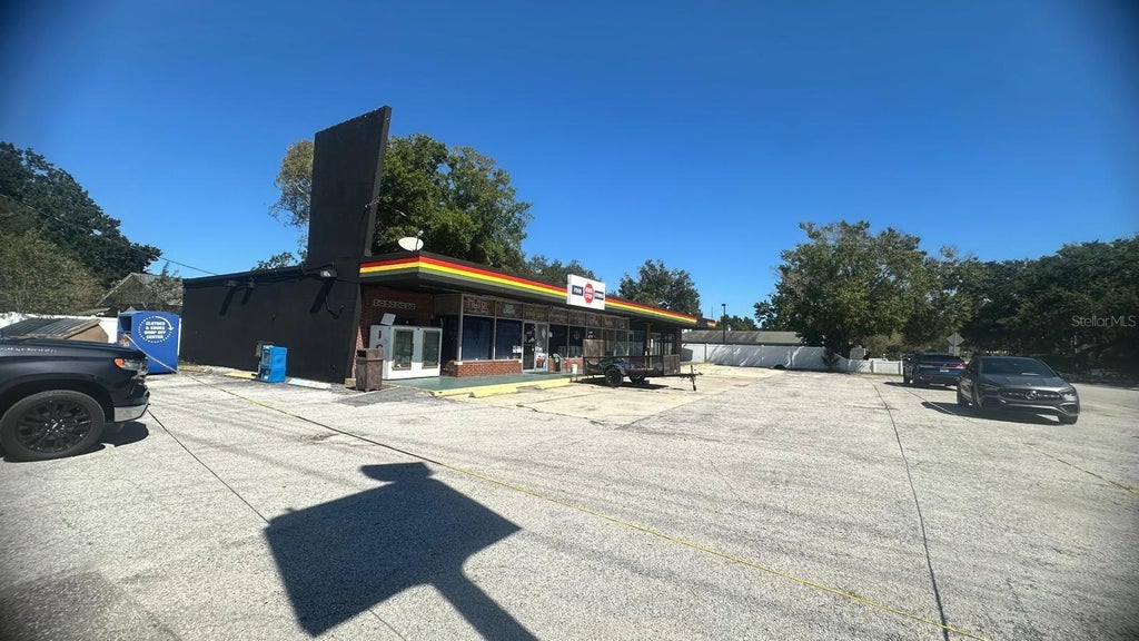 Photo of 1500 Cambridge Drive, Largo, FL 33756 (MLS # TB8561426)