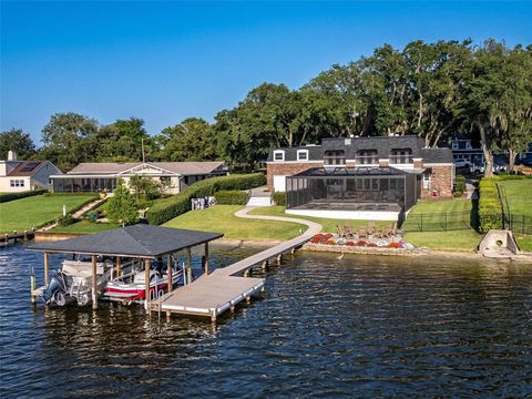 A home in WINTER HAVEN