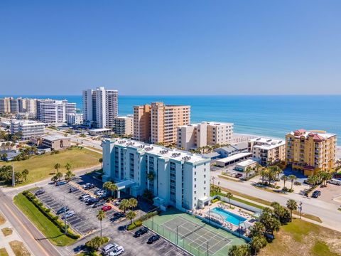 A home in DAYTONA BEACH