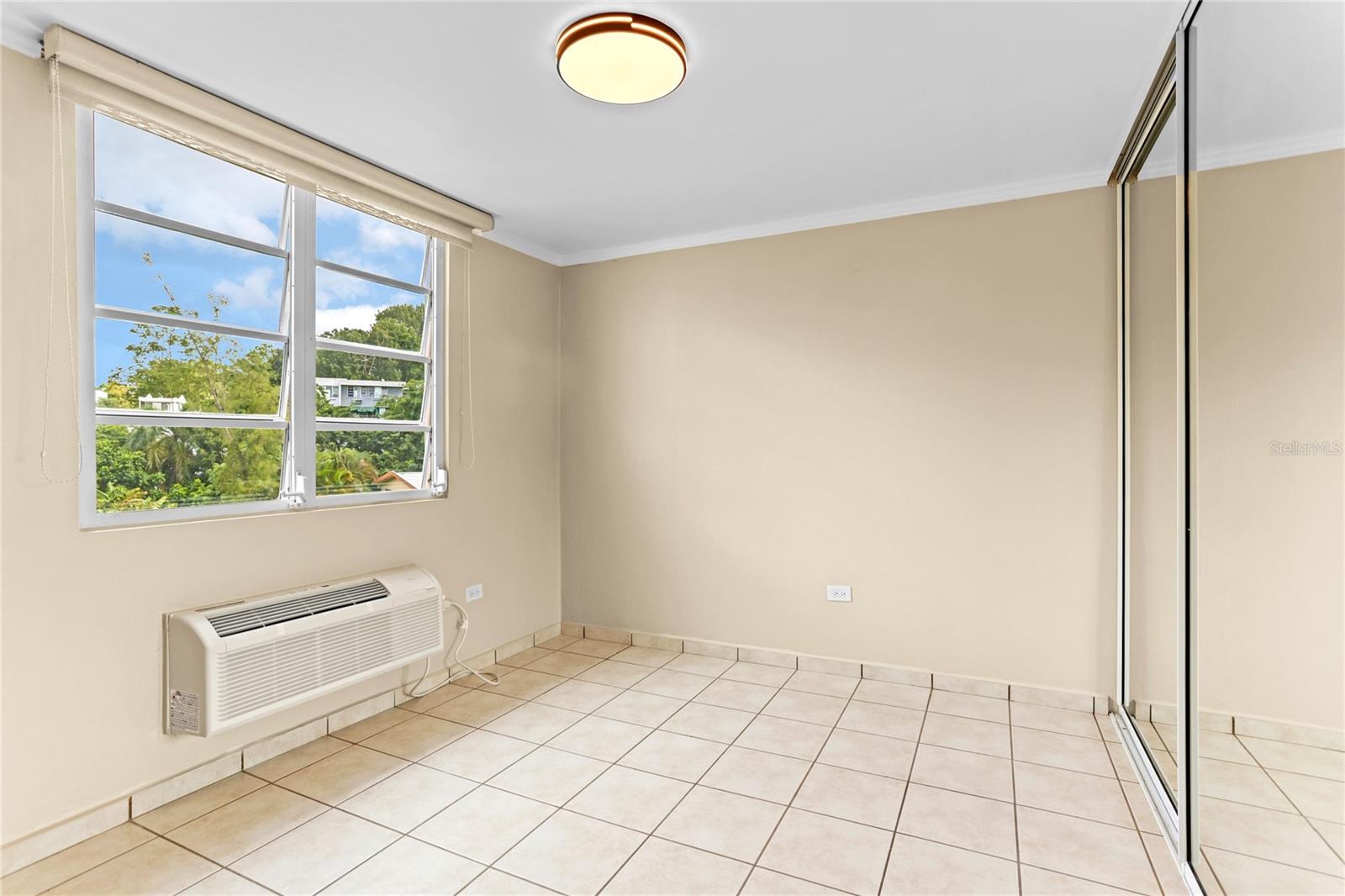 FRAILES - Residential