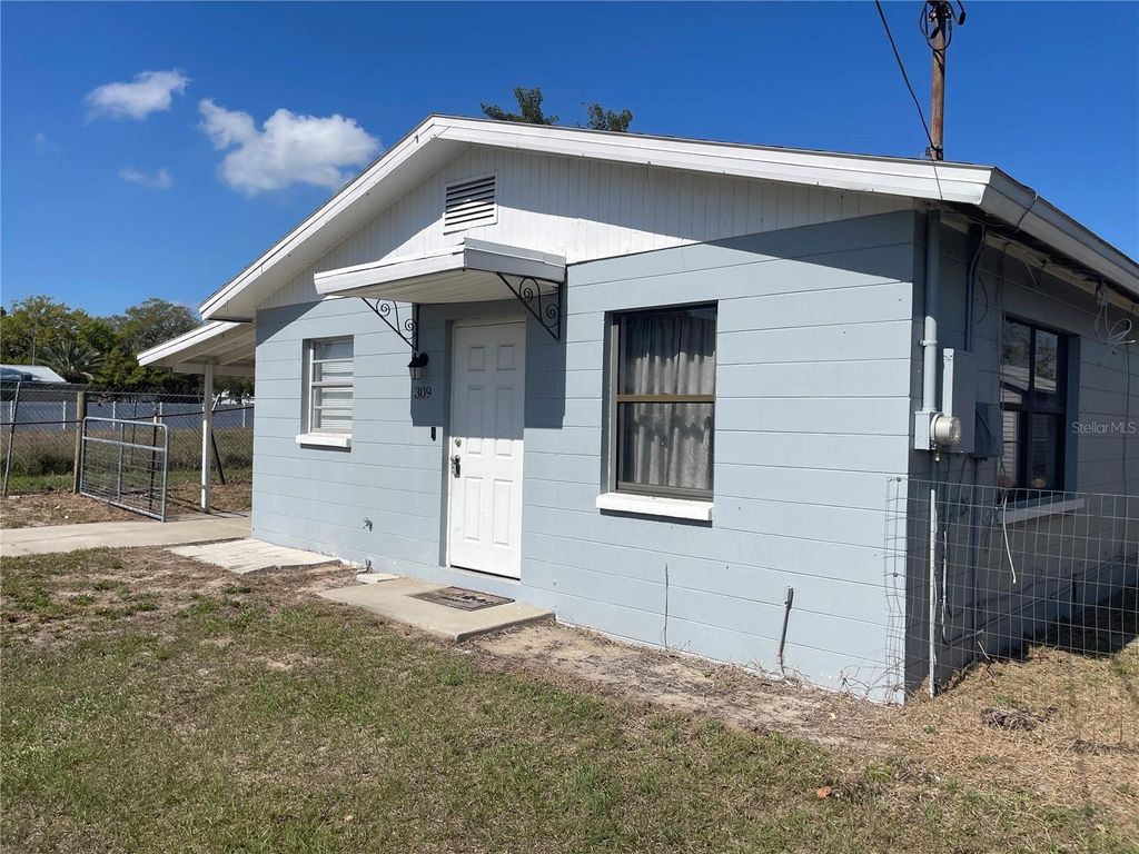 Photo of 309 Center Street, Auburndale, FL 33823 (MLS # P4938105)